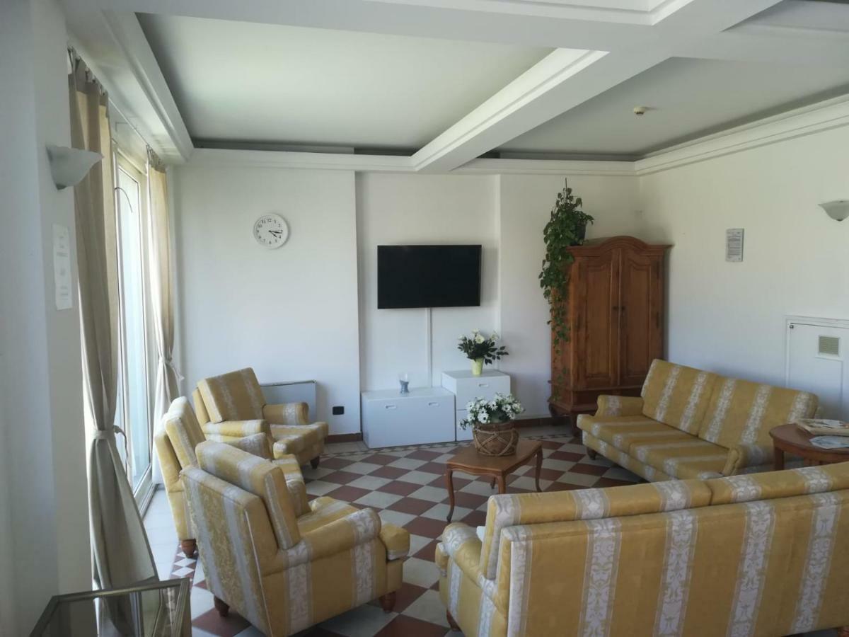 Residenza Villa Margherita Rimini Eksteriør bilde